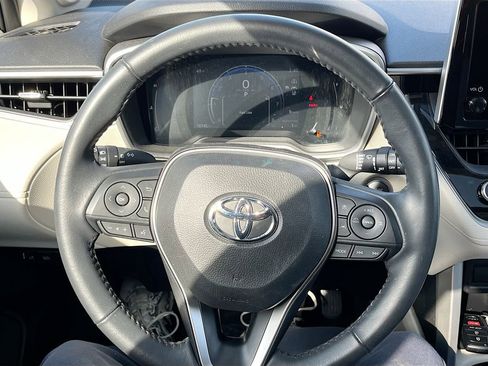 Used 2023 Toyota Corolla Cross XLE w/ Convenience Package image 11