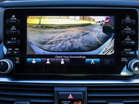 Used 2018 Honda Accord Touring image 8