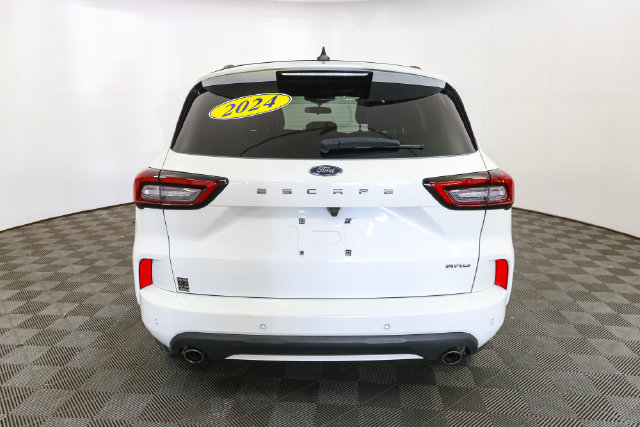 Used 2024 Ford Escape ST-Line w/ Tech Pack #1 AWD/4WD image 9