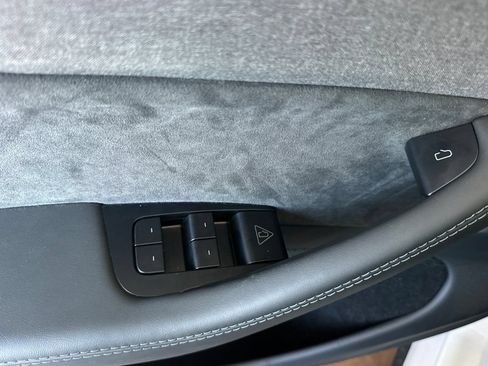 Used 2026 Tesla Model Y 2WD image 11