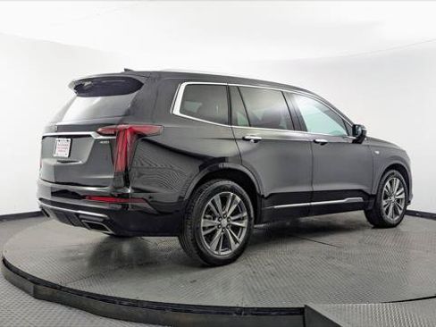 Used 2025 Cadillac XT6 Premium Luxury FWD image 8