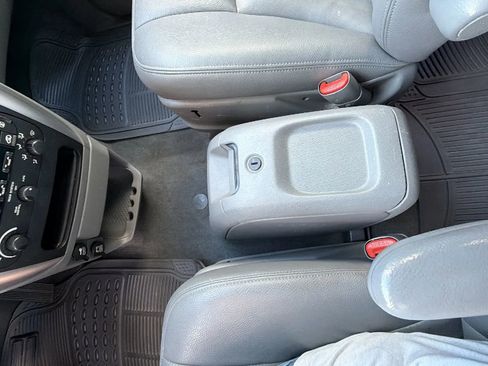 Used 2005 Chrysler Town & Country Touring w/ Luxury Group image 40