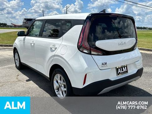 Used 2025 Kia Soul LX w/ LX Technology Package FWD image 8