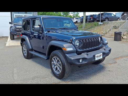 Used 2025 Jeep Wrangler Sport AWD/4WD image 5