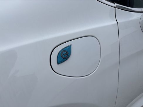 Used 2022 Chrysler Pacifica Touring-L image 15