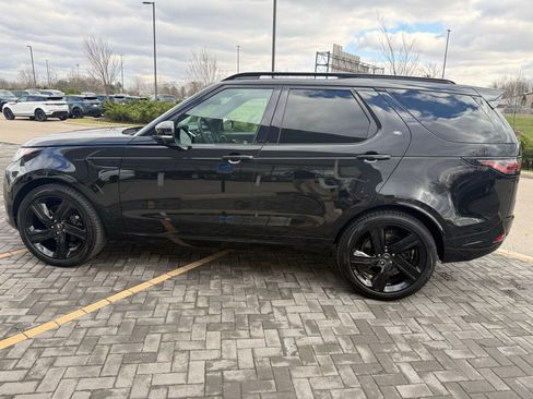 Used 2025 Land Rover Discovery Metropolitan Edition image 8