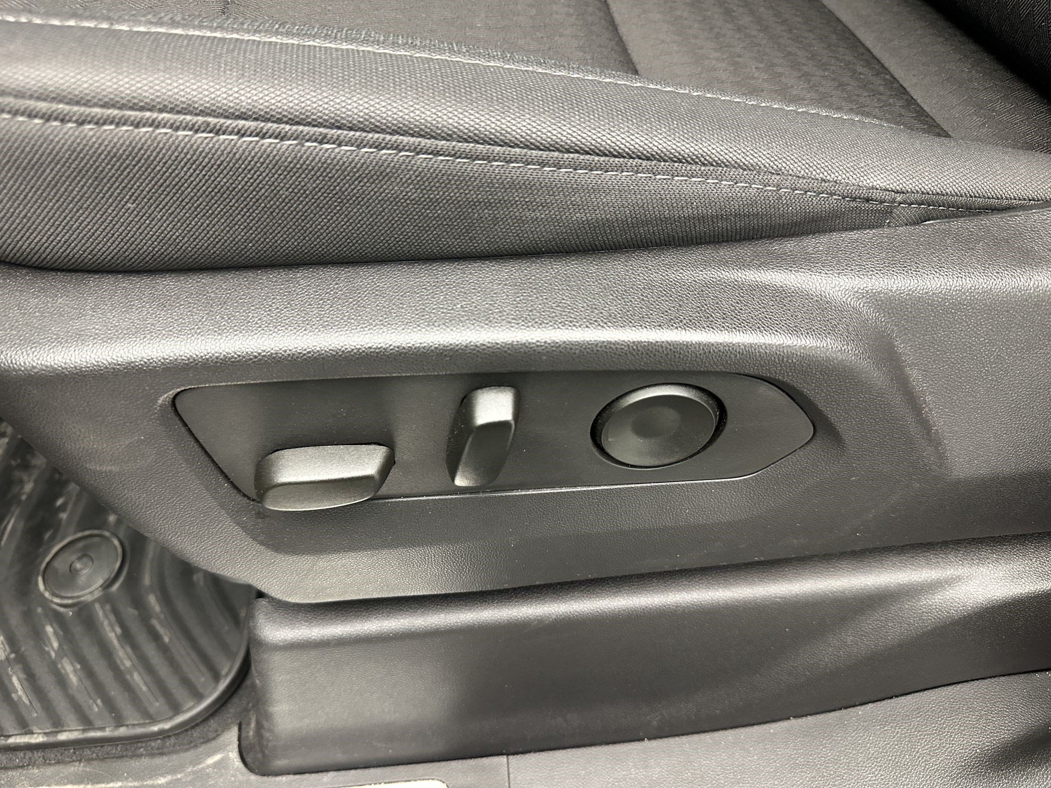 Certified 2024 Chevrolet Silverado 1500 LT AWD/4WD image 16