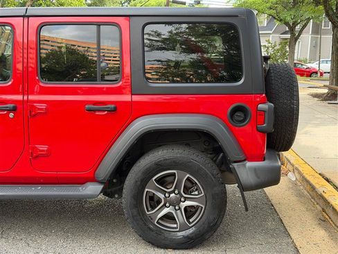 Used 2018 Jeep Wrangler Unlimited Sport S AWD/4WD image 12