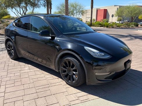 Used 2021 Tesla Model Y Long Range image 1