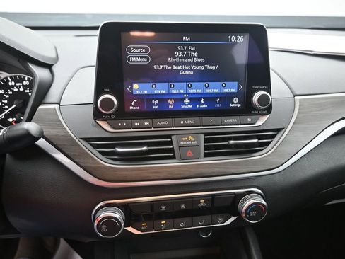 Used 2025 Nissan Altima 2.5 SV FWD image 4