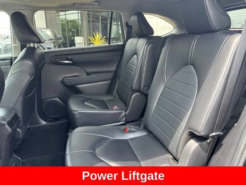 Used 2024 Toyota Highlander XLE FWD image 15