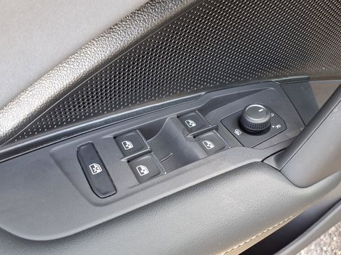 New 2026 Volkswagen Tiguan SE FWD image 9
