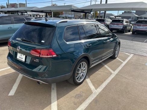 Used 2018 Volkswagen Golf Alltrack S image 5