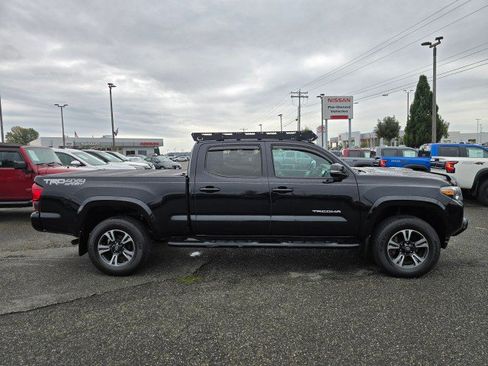 Used 2019 Toyota Tacoma TRD Sport AWD/4WD image 2