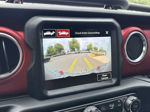 Certified 2021 Jeep Gladiator Rubicon AWD/4WD image 21