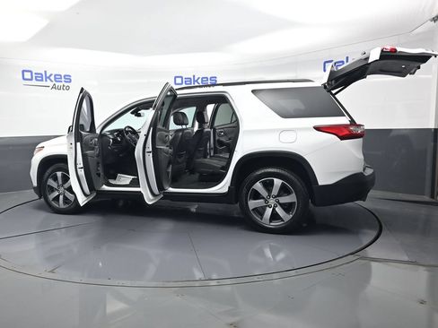 Used 2020 Chevrolet Traverse LT w/ LT Premium Package FWD image 57