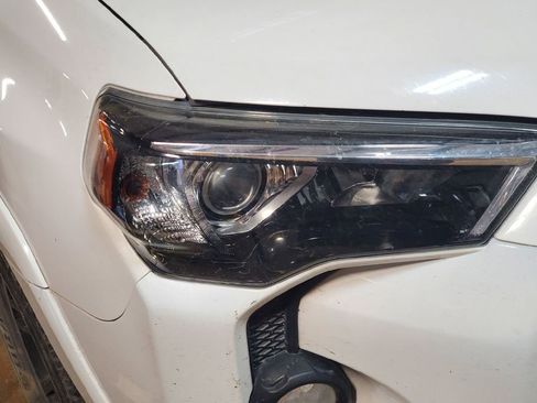 Used 2020 Toyota 4Runner SR5 Premium AWD/4WD image 2