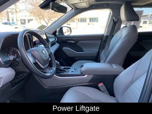 Certified 2025 Toyota Highlander XLE image 15