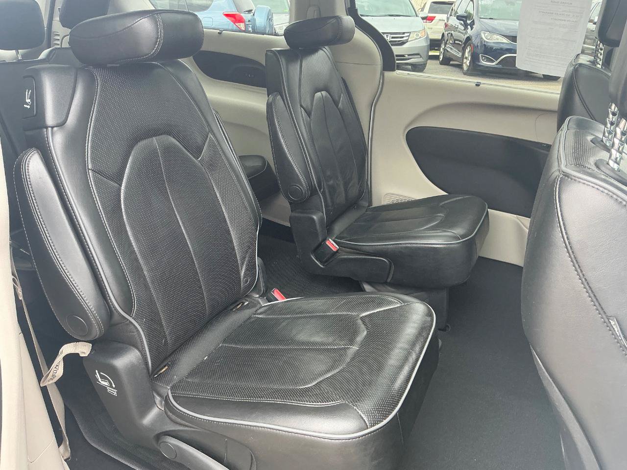 Used 2018 Chrysler Pacifica Limited FWD image 14