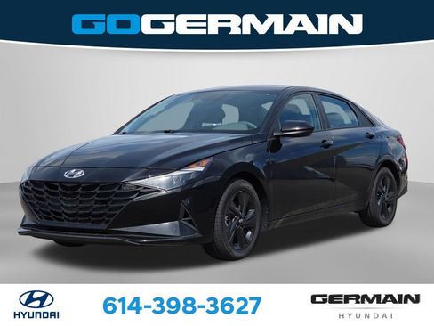 Used 2023 Hyundai Elantra SEL w/ Preferred Accessory Package FWD image 1