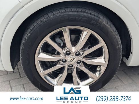 Used 2017 Kia Sorento SX image 9