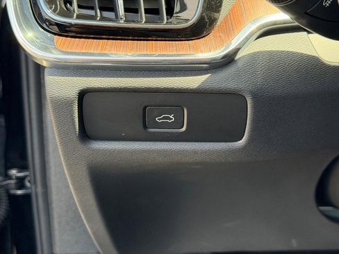Certified 2025 Volvo S60 B5 Plus AWD/4WD image 19
