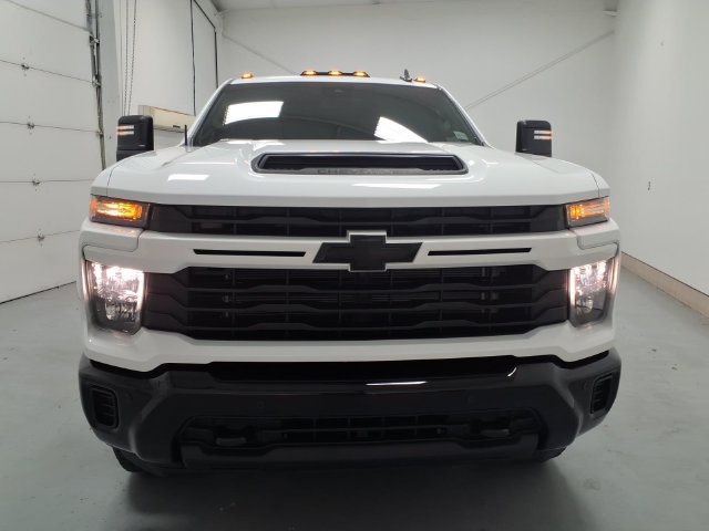 Used 2026 Chevrolet Silverado 2500 Custom w/ Custom Value Package AWD/4WD image 8