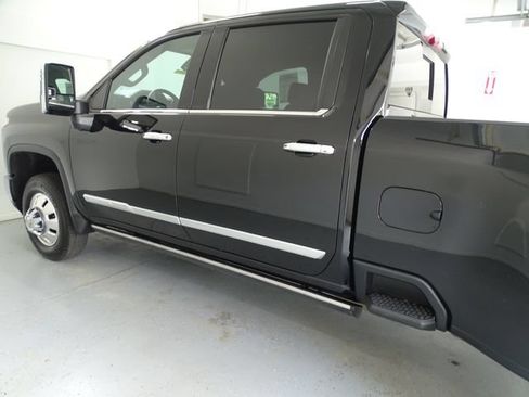 Used 2025 Chevrolet Silverado 3500 High Country w/ Technology Package AWD/4WD image 19