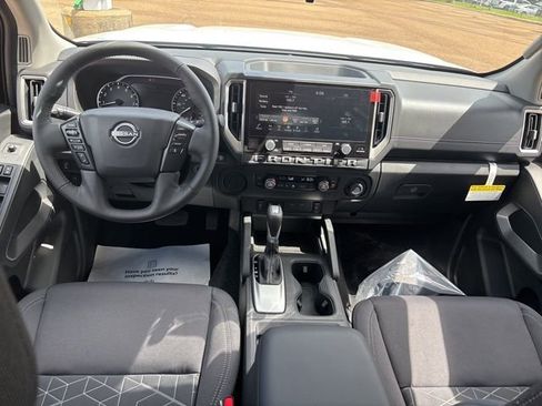New 2025 Nissan Frontier SV w/ SV Convenience Package image 12
