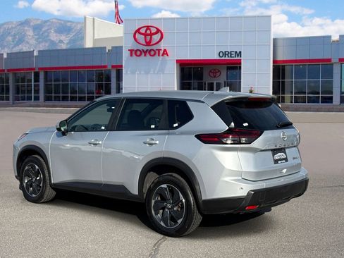 Used 2024 Nissan Rogue SV AWD/4WD image 5