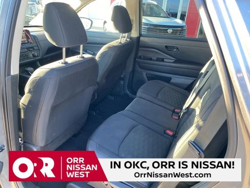 Used 2024 Nissan Pathfinder S image 17