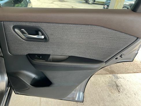 Used 2021 Nissan Rogue SV AWD/4WD image 15