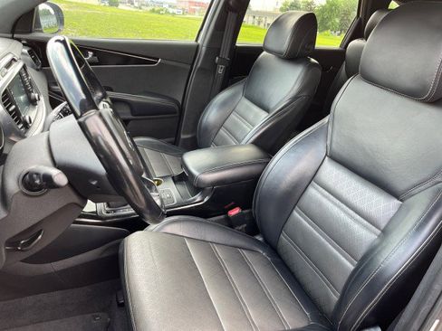 Used 2017 Kia Sorento SX image 10