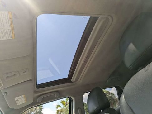 Used 2011 Nissan Juke SV FWD image 20