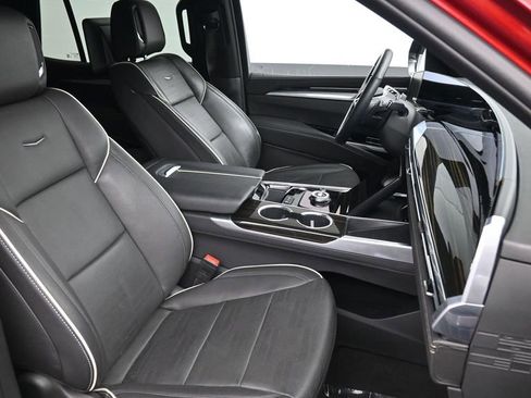 Used 2025 Cadillac Escalade Premium Luxury AWD/4WD image 18