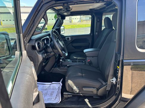 Used 2023 Jeep Wrangler Sport image 9