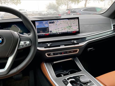 Used 2025 BMW X5 xDrive40i w/ Parking Assistance Package image 8