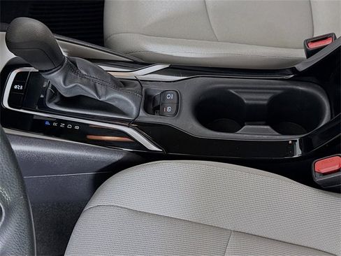 Used 2022 Toyota Corolla LE image 18
