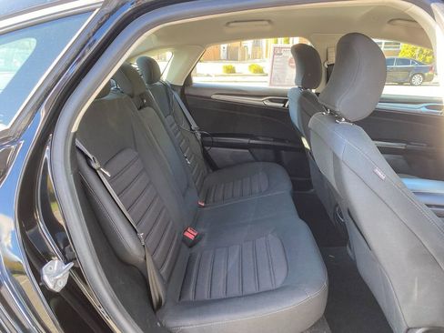 Used 2019 Ford Fusion SE image 26