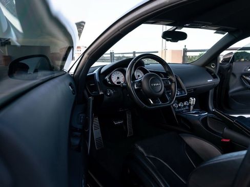 Used 2011 Audi R8 V10 image 15