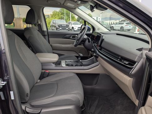Certified 2025 Kia Carnival LX FWD image 27