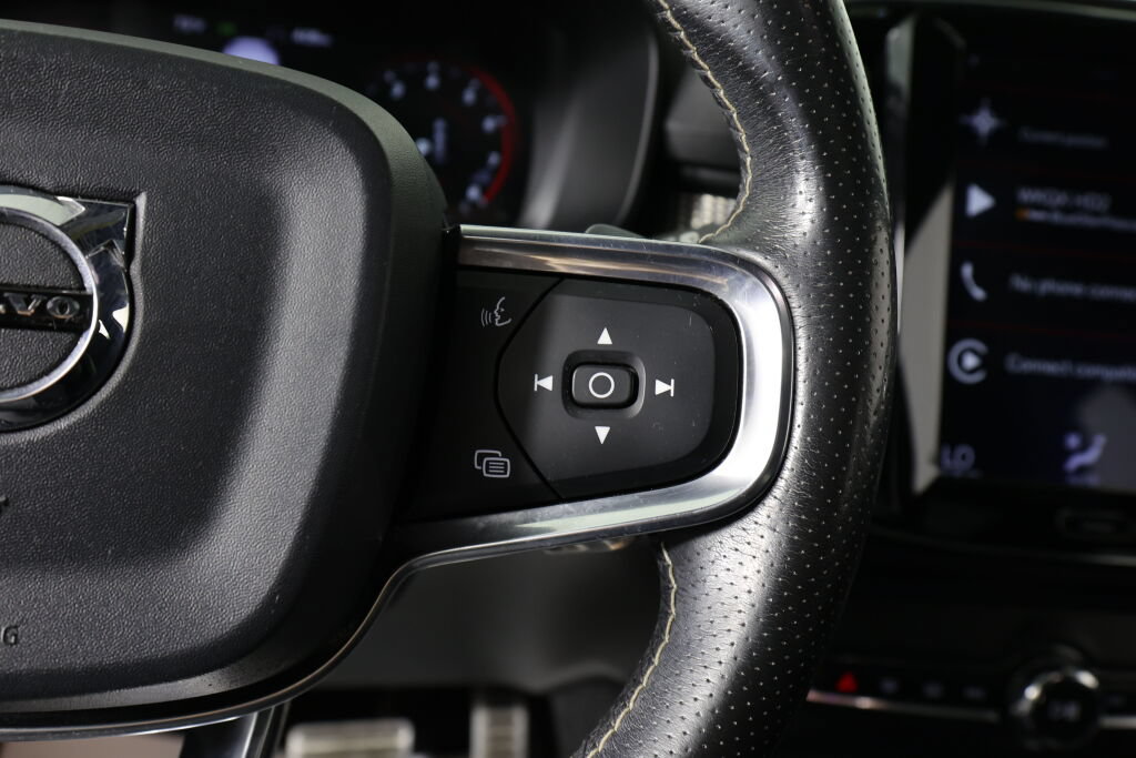 Used 2020 Volvo XC40 T5 R-Design AWD/4WD image 33