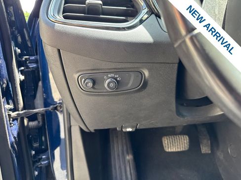 Used 2022 Chevrolet Equinox RS w/ LPO, Floor Liner Package FWD image 19