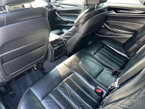 Used 2018 BMW M550i xDrive w/ Dynamic Handling Package AWD/4WD image 36