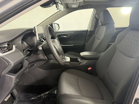 Used 2025 Toyota RAV4 XLE w/ Convenience Package image 15