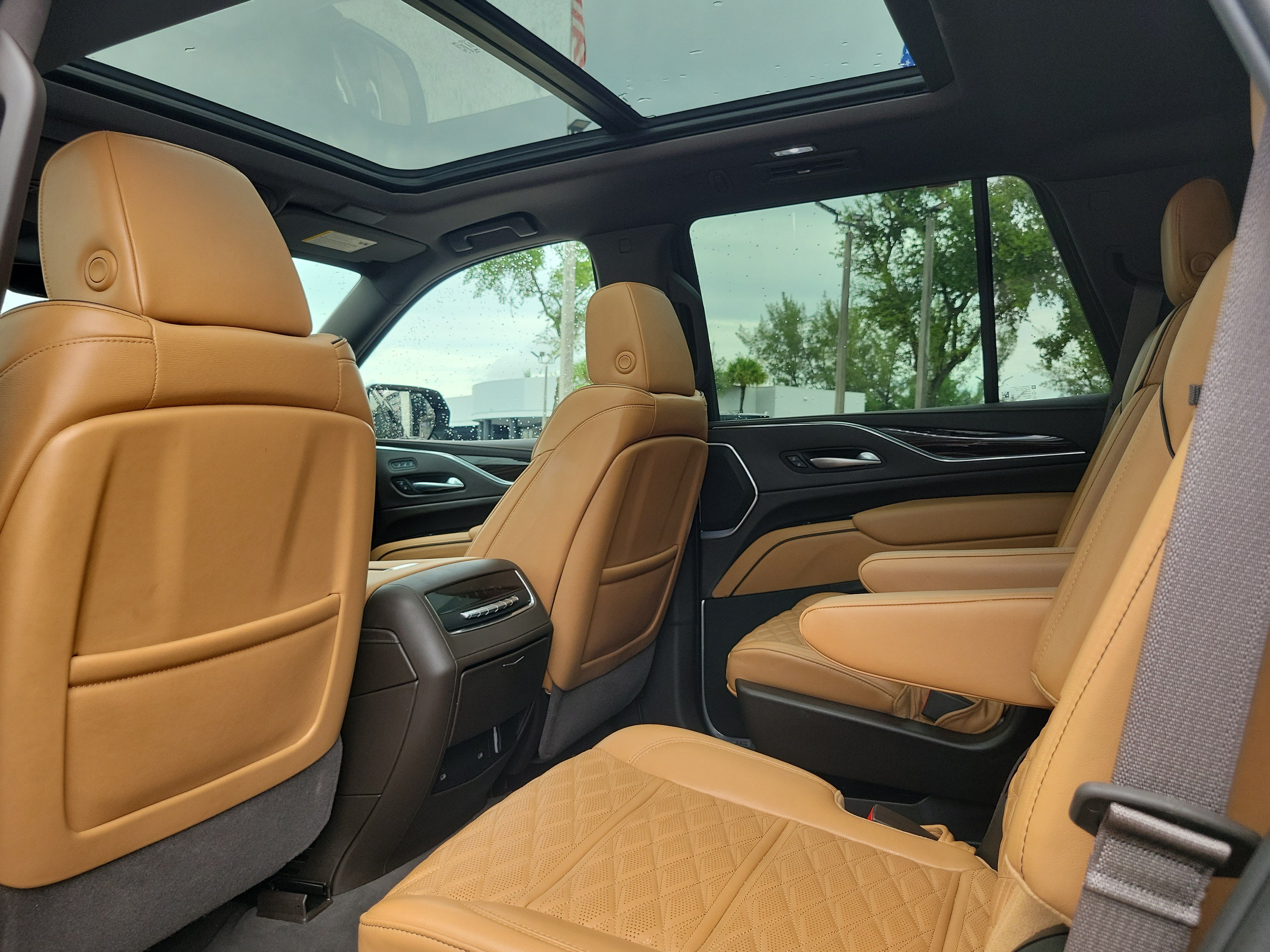 Used 2023 Cadillac Escalade Premium Luxury w/ LPO, Radiant Package AWD/4WD image 15