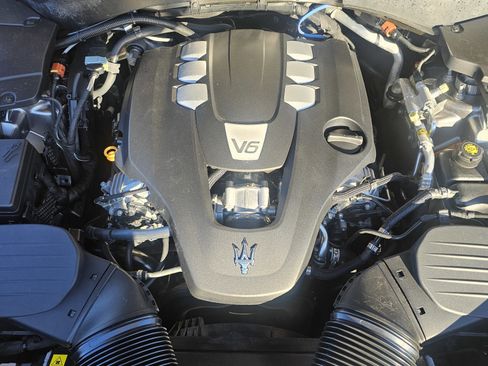 Used 2021 Maserati Levante GranLusso image 19