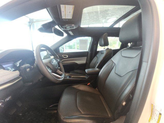 Used 2023 Jeep Compass Latitude w/ Sun and Sound Group AWD/4WD image 19