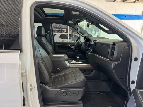 Used 2022 Chevrolet Silverado 1500 High Country w/ High Country Premium Package AWD/4WD image 15