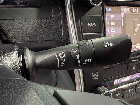 Used 2017 Toyota Camry XLE image 21